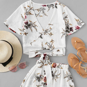Florals Crisscross Tie Detail Top With Shorts